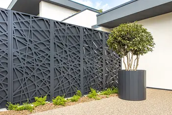 Sichtschutzelemente in grau