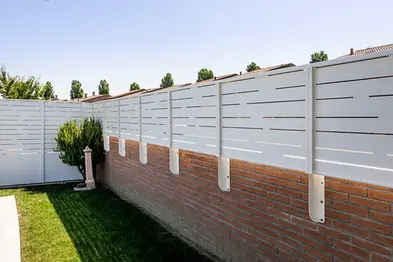 Sichtschutzelemente als Zaunerweiterung