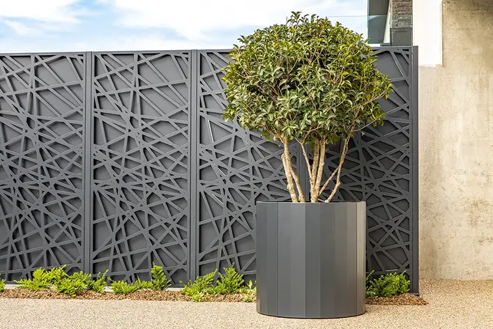 Sichtschutzelemente in grau