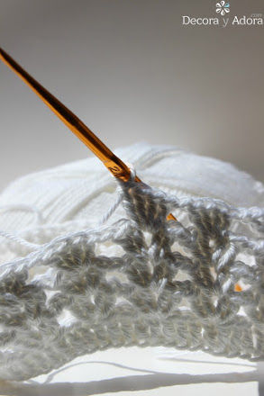 bonita funda de frasco a crochet. delicado florero con funda fácil a crochet