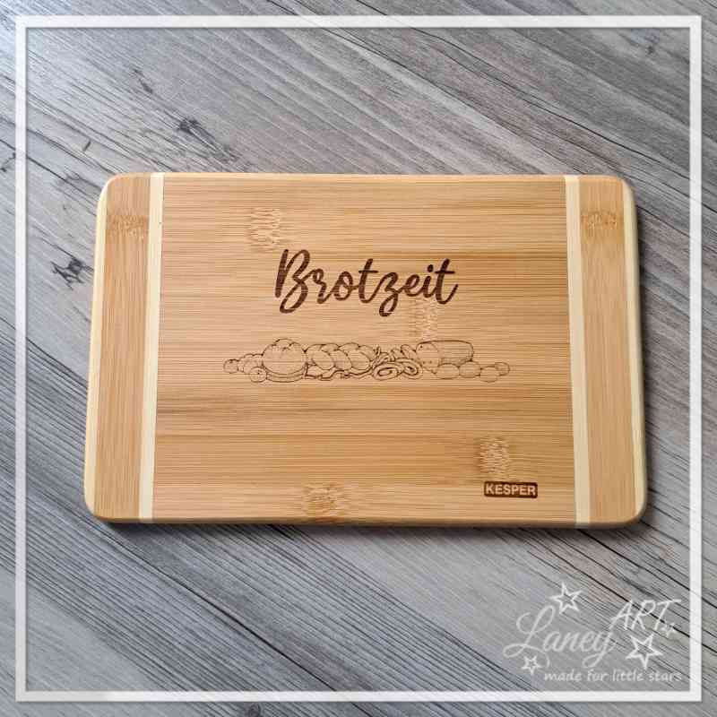 Miniaturbild: Holzbrett / Vesperbrettchen mit "NAME" - Variante: Bambus Streifen
