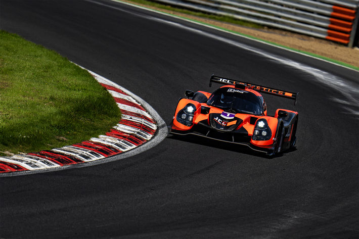 motorsport photography at brandshatch