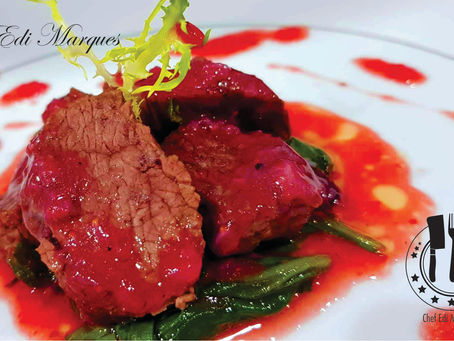 MIGNON AO MOLHO DE MORANGO-AGRIÃO-ESPINAFRE