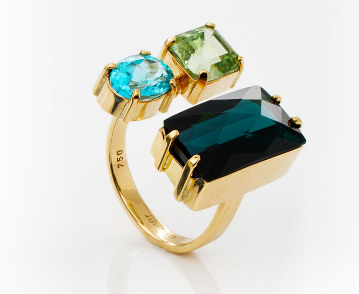 Maëla: Crafting Uniqueness Through Challenges, Versatility, and Ethical Elegance