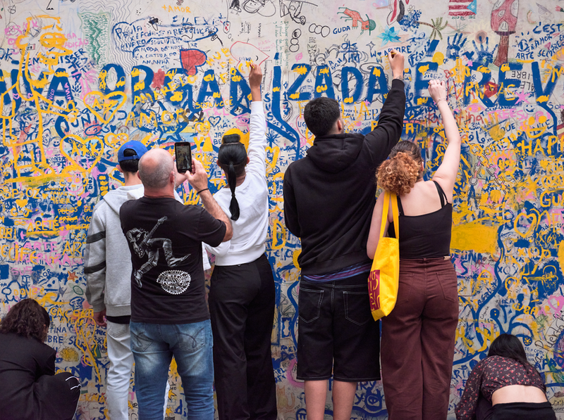 Oscar Murillo transforms DAS MINSK into a living experiment of exchange and visibility