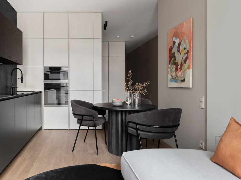 Anthracite and Peach — A Moody Masterclass in Urban Living