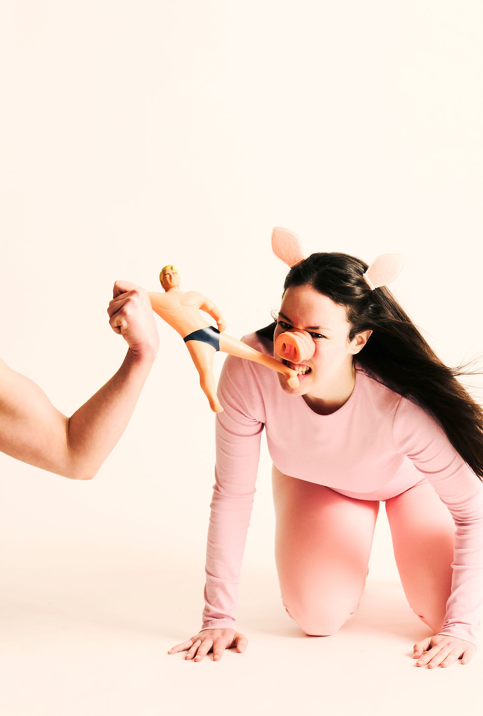 Two Little Pigs - Caitlin McEwan on masculinity, online culture and Two Little Pigs at the Edinburgh Festival Fringe