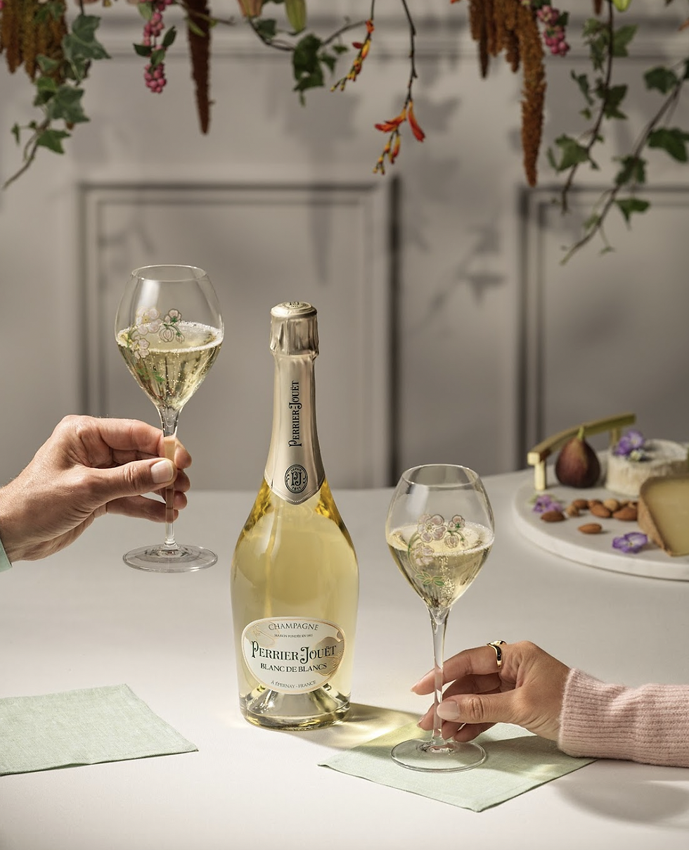 Perrier‑Jouët Blanc de Blancs Gift Pack with 2x Glasses
Price: ~£91.95 (UK)
Master of Malt
+1
Where to buy: Master of Malt – Perrier-Jouët Blanc de Blancs Gift Pack
If you’re aiming for a Christmas gift that feels elevated and effortless in style, this gift pack delivers. The house of Perrier-Jouët takes its signature freshness — 100 % Chardonnay, lees-aged, with floral and citrus notes
Master of Malt
+1
— and pairs it with two elegant glasses bearing the brand’s art-nouveau anemone motif. It’s a present that gives not just a great bottle but a complete experience.
Gift it to someone who deserves more than “just champagne” and appreciates the finer touches — the kind of person who sees a gift box under the tree and thinks “now this is good taste.”