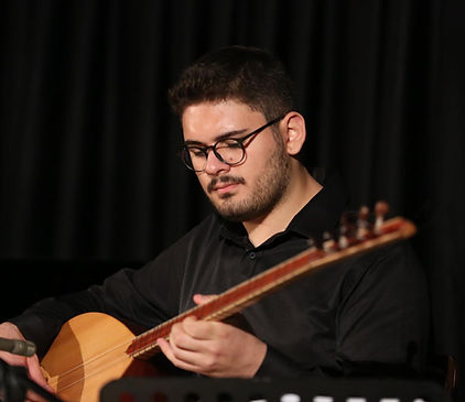 Adem Can Kılınçarslan’ın müzik dünyasını keşfedin. Albümler, zeybek eserleri, videolar ve canlı performanslarla geleneksel Tü