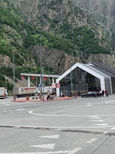 Լարսը բաց է