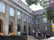 «Հրապարակ». Դասախոսները ուսանող են դարձել, որ աշխատավարձից բացի ուսանողի թոշակն էլ ստանան