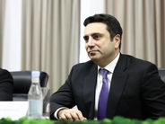 Ձեր երեխաները թող գնան սահման կագնեն, լեզուներդ էլ կարճ պահեք. Ալեն Սիմոնյան