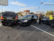 Երևան-Աշտարակ ճանապարհին բախվել է 3 մեքենա․ 2 հոգի տեղափոխվել է հիվանդանոց