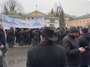 Մոսկվայում Փաշինյանին դիմավորել են Հայաստանի դեսպանատան դիմաց կազմակերպված հանրահավաքով