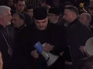 Իրենց իսկ հրավիրած «հավաքին» հինգ րոպեով ներկայացած և թիկնազորով դրանից փախչող «տասնյակի» տեսարանը ամենանողկալի պատկերներից մեկն էր․ Վարդան Ոսկանյան