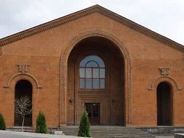 «Հրապարակ». Աշտարակի աղմուկ հանած մշակույթի տան տնօրենը մարզպետի կինն է