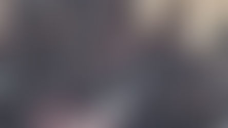 Մայր Աթոռի բակը բազմամարդ է. մի կողմում Վեհափառի աջակիցներն են, մյուսում՝ նրա հեռացումը պահանջողները