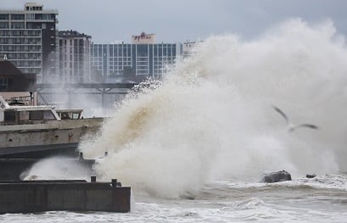 Սոչիում լողափերը շարունակում են փակ մնալ փոթորկի պատճառով, նավերը ծով դուրս չեն գալիս