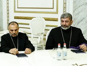 «Իրավունք». Վրթանես Սրբազանը ճանտրակուլի վիճակում է