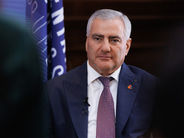 Հուլիսի 4-ին՝ ժամը 18:00-ին, հավաքվում ենք Երևանի Մաշտոցի պողոտայի «Սիզոնսի» այգում, երթով կշարժվենք դեպի Սամվել Կարապետյանի ապօրինի կալանավորման վայրը. Նարեկ Կարապետյան