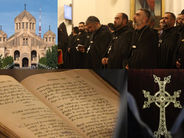 «Աստծուն խնդրում ենք, որ մի դուռ բացվի ու ցույց ենք տալիս, որ միասնական ենք». Արագածոտնի թեմի քահանաների նախաձեռնությամբ՝ Երևանում այսօր ուխտի պատարագ կմատուցվի