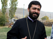 Մեր Եկեղեցու ներսում եղբայրսիրությունը վտանգված է, իսկ ազատ խոսքն՝ անարգված. Տեր Թադեն՝ ի պաշտպանություն Տեր Արամի