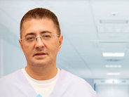 Բժիշկ Մյասնիկովը նշել է՝ որ դեպքերում է հազը հուշում քաղցկեղի կամ սրտամկանի հիվանդությունների մասին