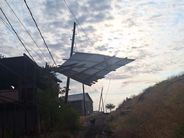 Տանիքը ուժեղ քամուց թուլացել և կախվել էր