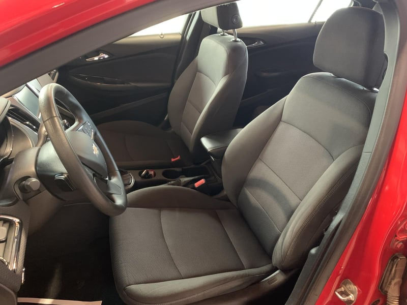 Miniature : CHEVROLET CRUZE LT 2018