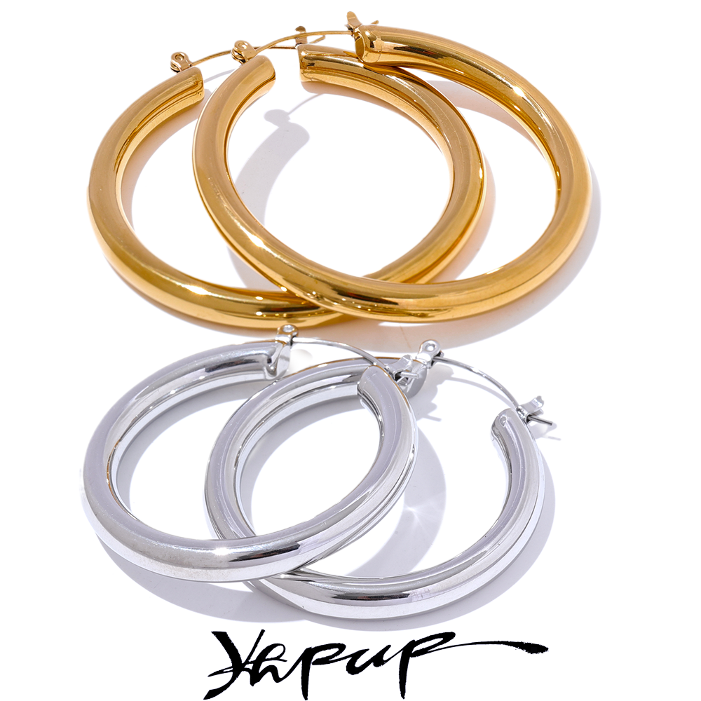 The Minimalist Giant Hoops: High-Shine Mirror Finish