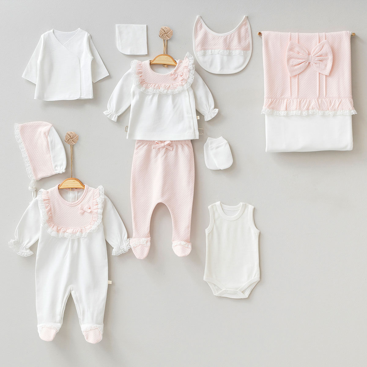 Luxury 10-Piece Jacquard Baby Gift Set – Pink & White