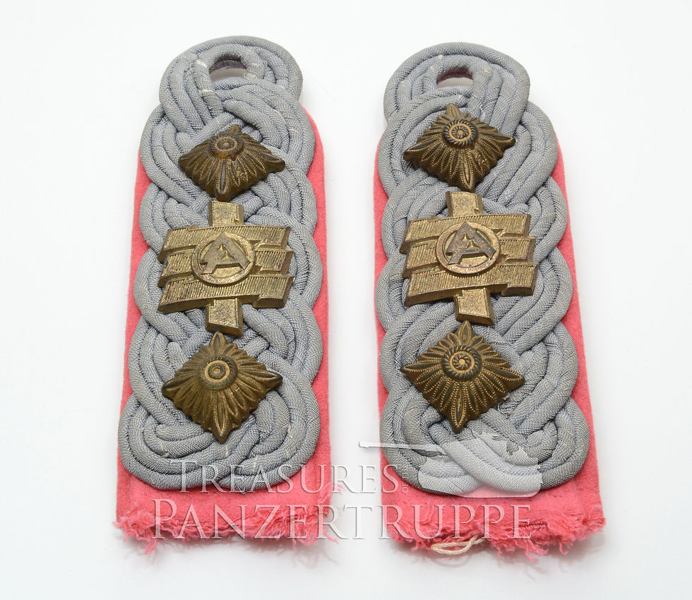 Bäke shoulder boards