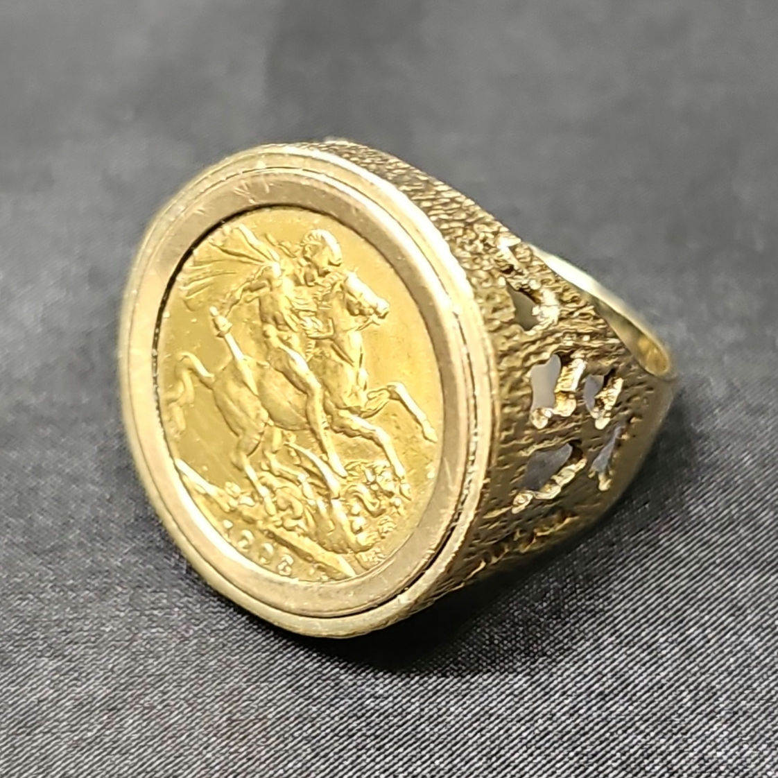 1903 22ct Gold Full Sovereign in 9ct Ring