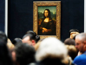 Tenk på Mona Lisa – liten i størrelse, men umulig å overse.