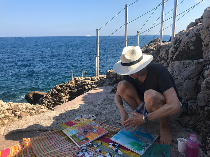 Norsk kunstner Heidi Eva Back maler maler malerier til vegg i nettbutikken Foto fra maleku