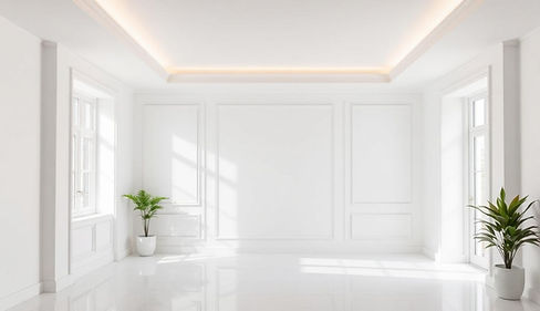 Intérieur rénové lumineux avec murs et plafonds finis, espace moderne après travaux de peinture et plâtrerie