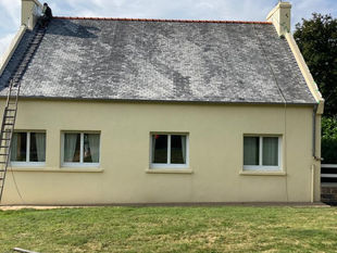 Nettoyage de toiture en ardoise par un couvreur professionnel