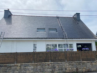 Toiture en ardoise après travaux de couverture et finitions soignées