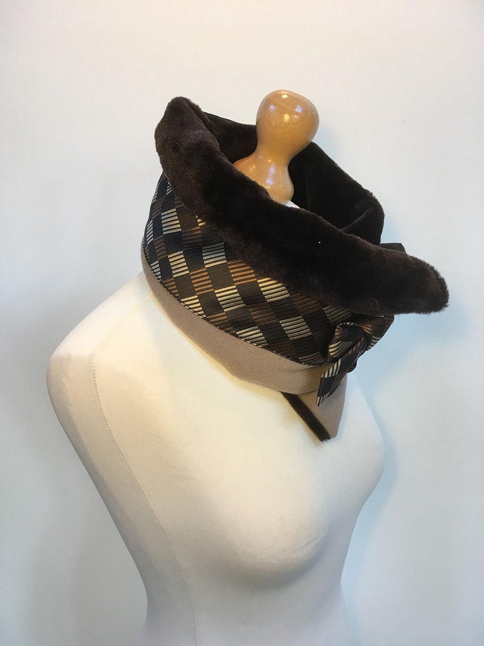 Ladies wool neckwear