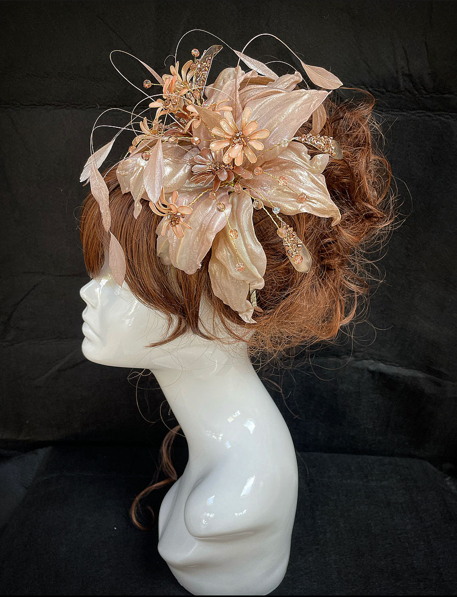 Thumbnail: Oyster peach sculptured fascinator