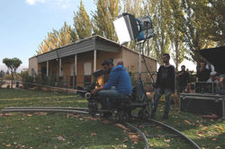 مدير تصوير ينفذ التعليمات