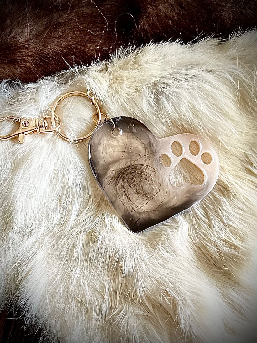 OPEN PAW SWIRL KEY RING