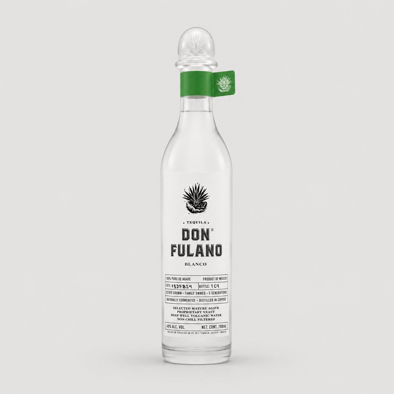 Bouteille de téquila mexicaine Don Fulano Blanco.