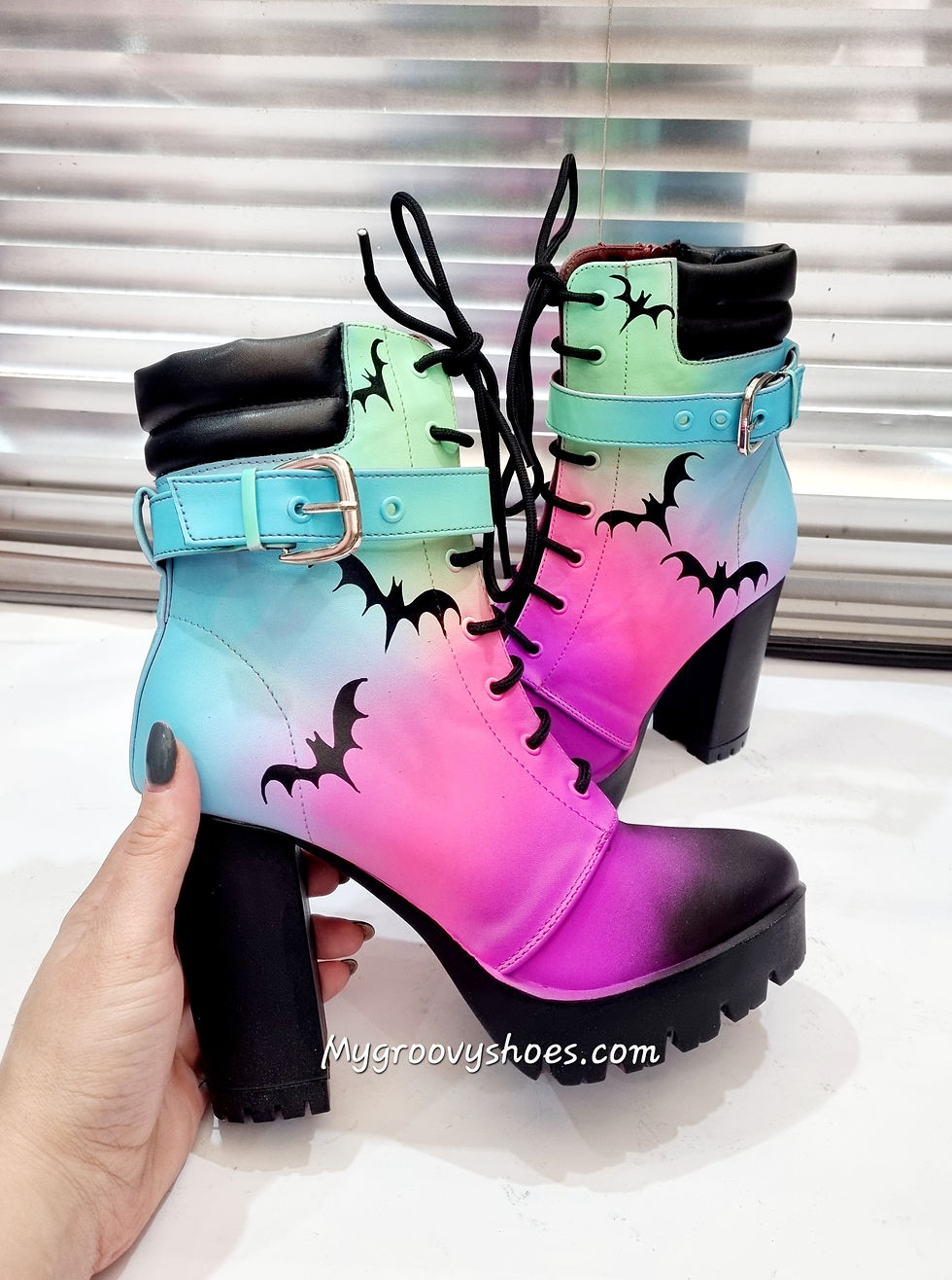Miniatyrbild: Rainbow neon bat boots 