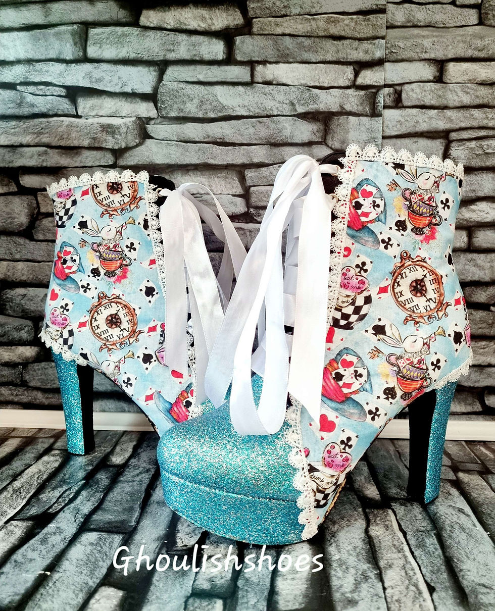 Miniature : Alice in wonderland boots choose