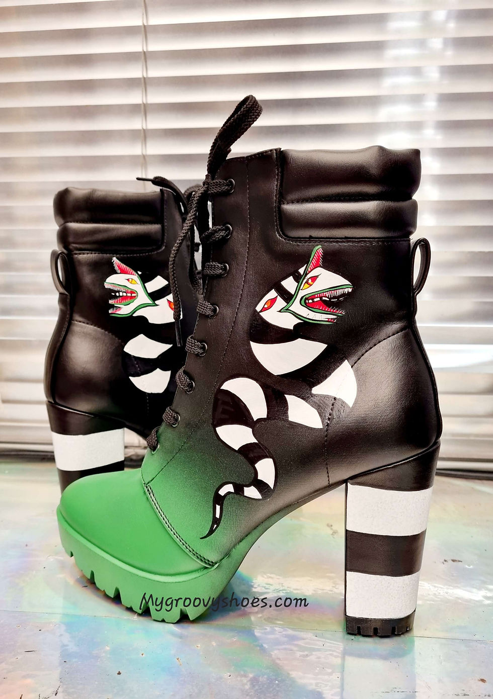 Miniatyrbild: Beetlejuice sandworm heel boots