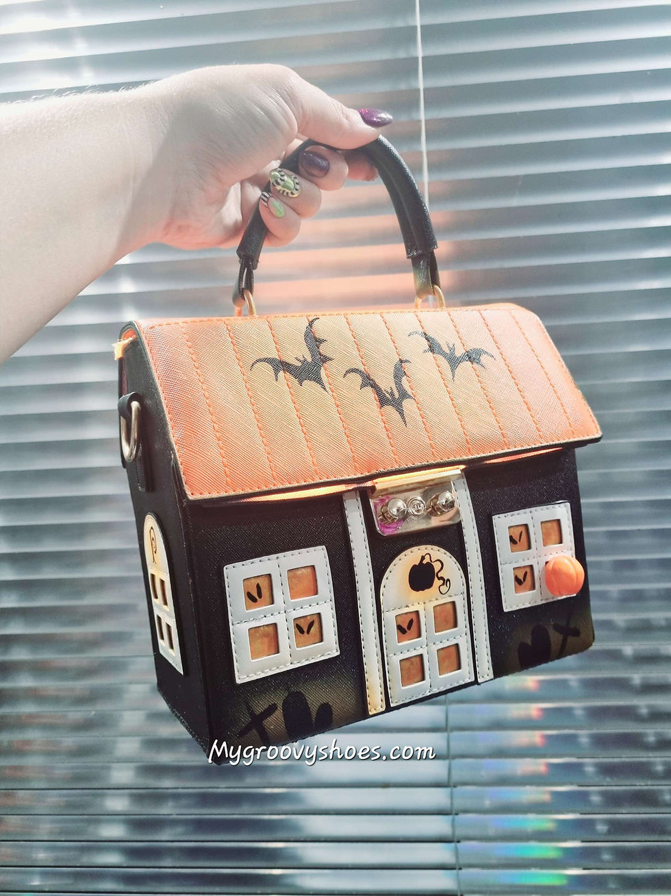 Miniatura: Pumpkin light up house