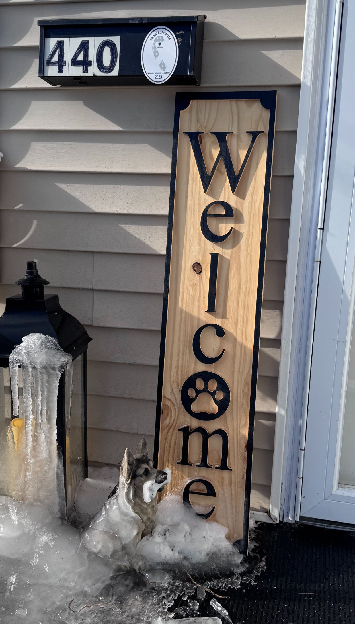 Paw Print Welcome Sign