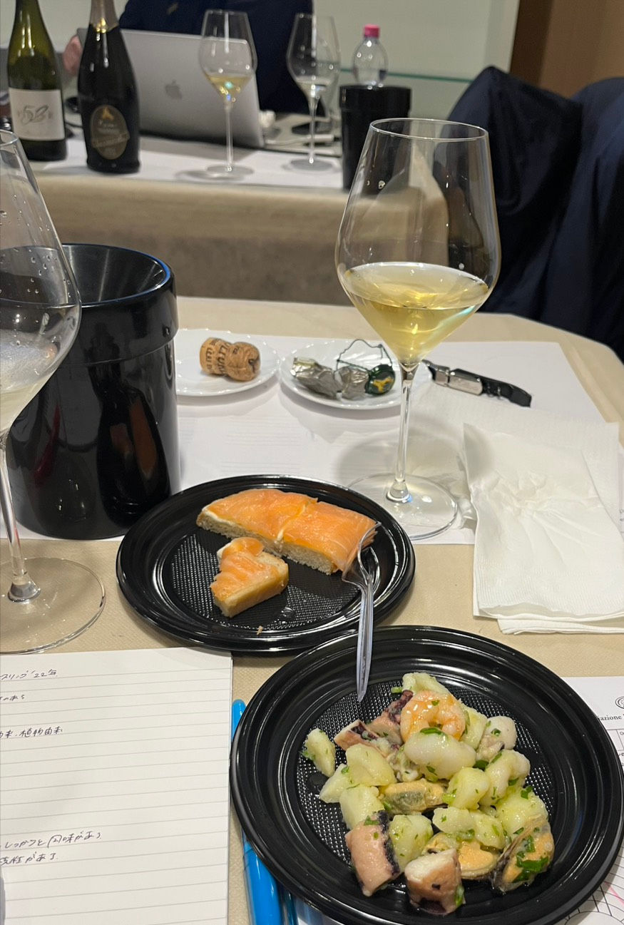 食材が持つ構造を考えながら、料理の評価