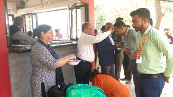 𝐀 𝐒𝐩𝐥𝐚𝐬𝐡 𝐨𝐟 𝐔𝐧𝐢𝐭𝐲: 𝐇𝐨𝐥𝐢 𝐂𝐞𝐥𝐞𝐛𝐫𝐚𝐭𝐢𝐨𝐧𝐬 𝐚𝐭 𝐌𝐚𝐝𝐡𝐮𝐬𝐭𝐡𝐚𝐥𝐢 𝐂𝐚𝐦𝐩𝐮𝐬